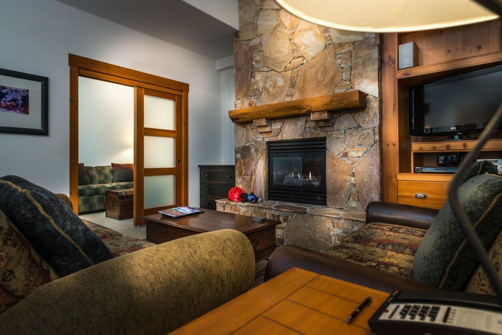 First Tracks Lodge Whistler Exteriér fotografie