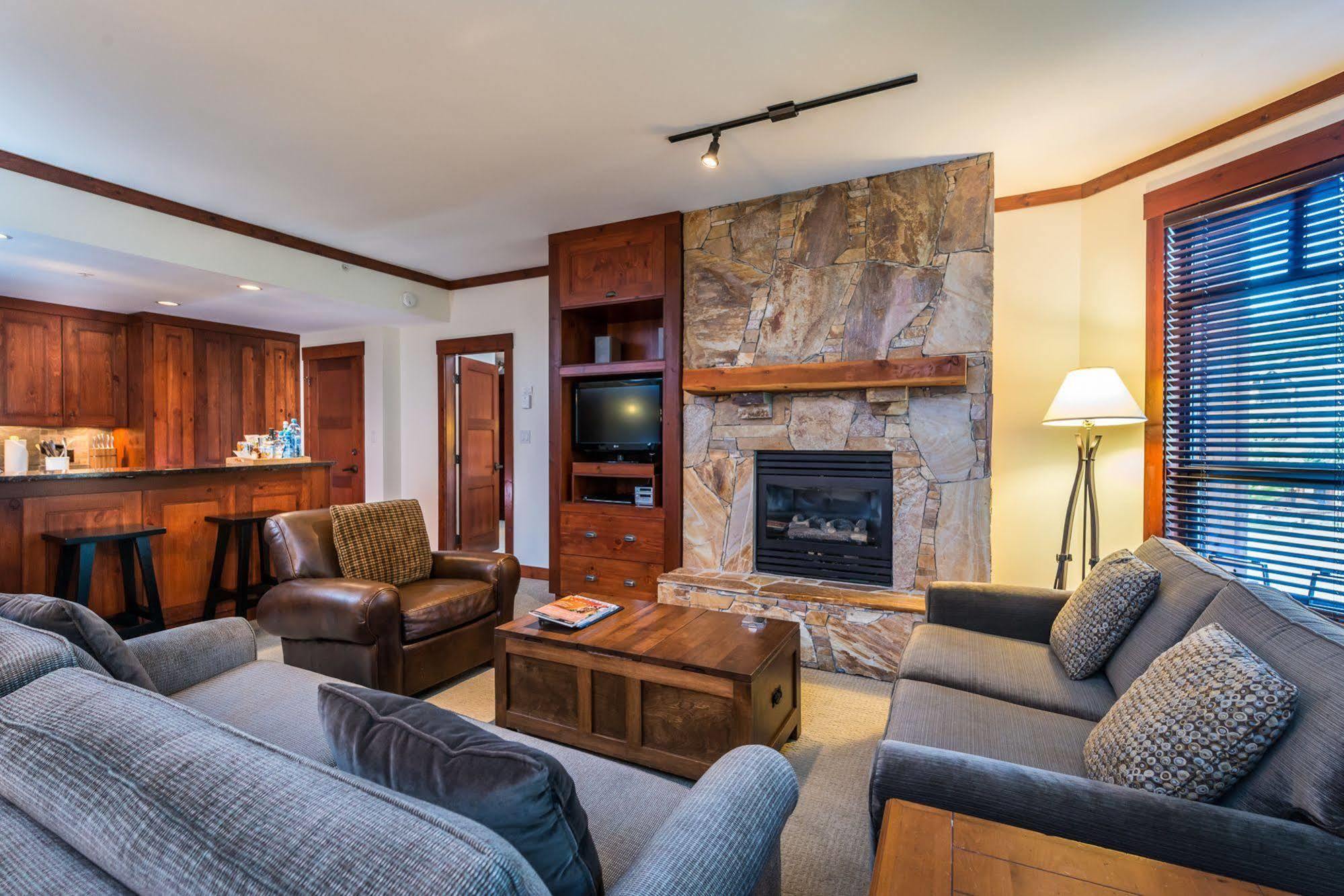 First Tracks Lodge Whistler Exteriér fotografie