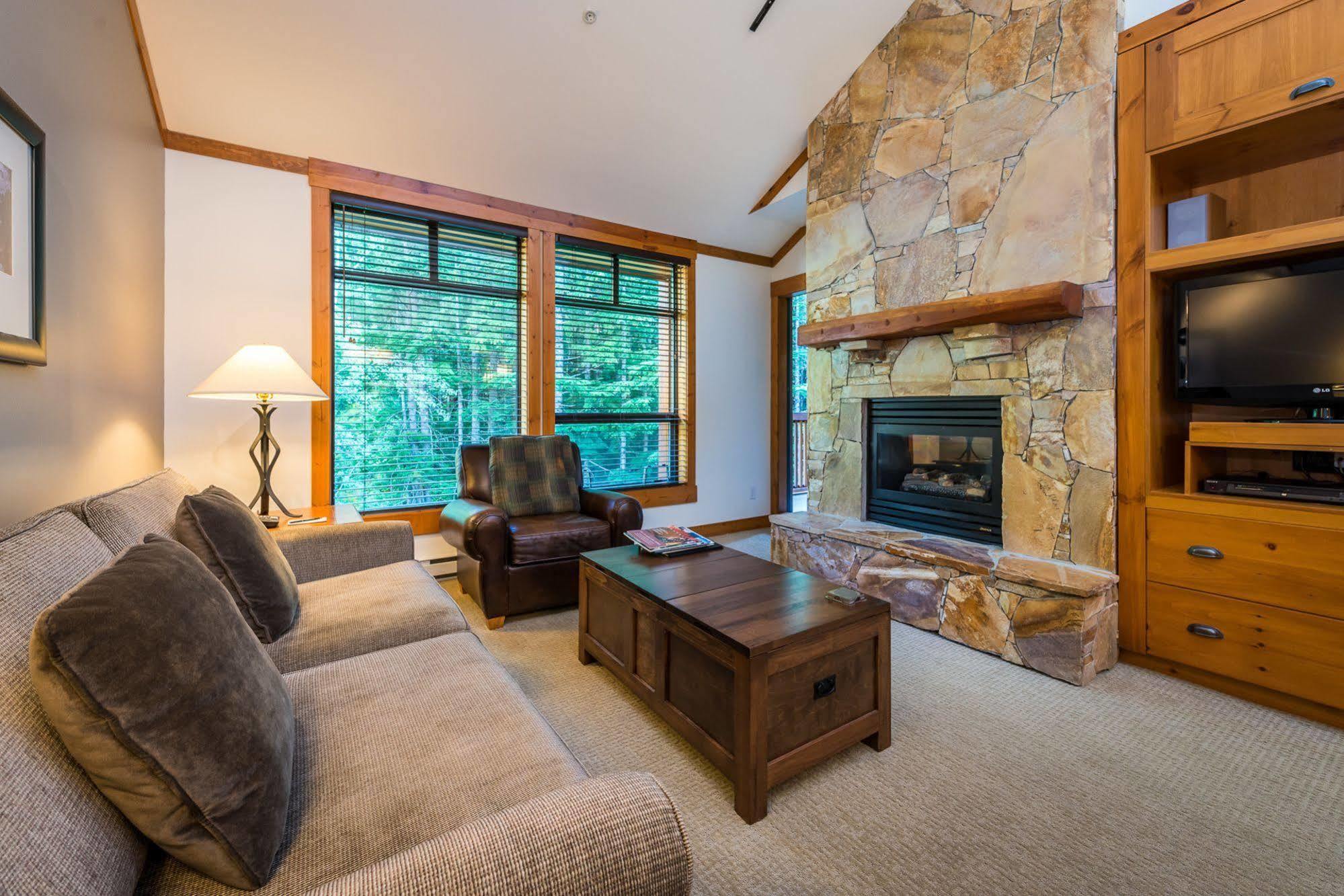 First Tracks Lodge Whistler Exteriér fotografie