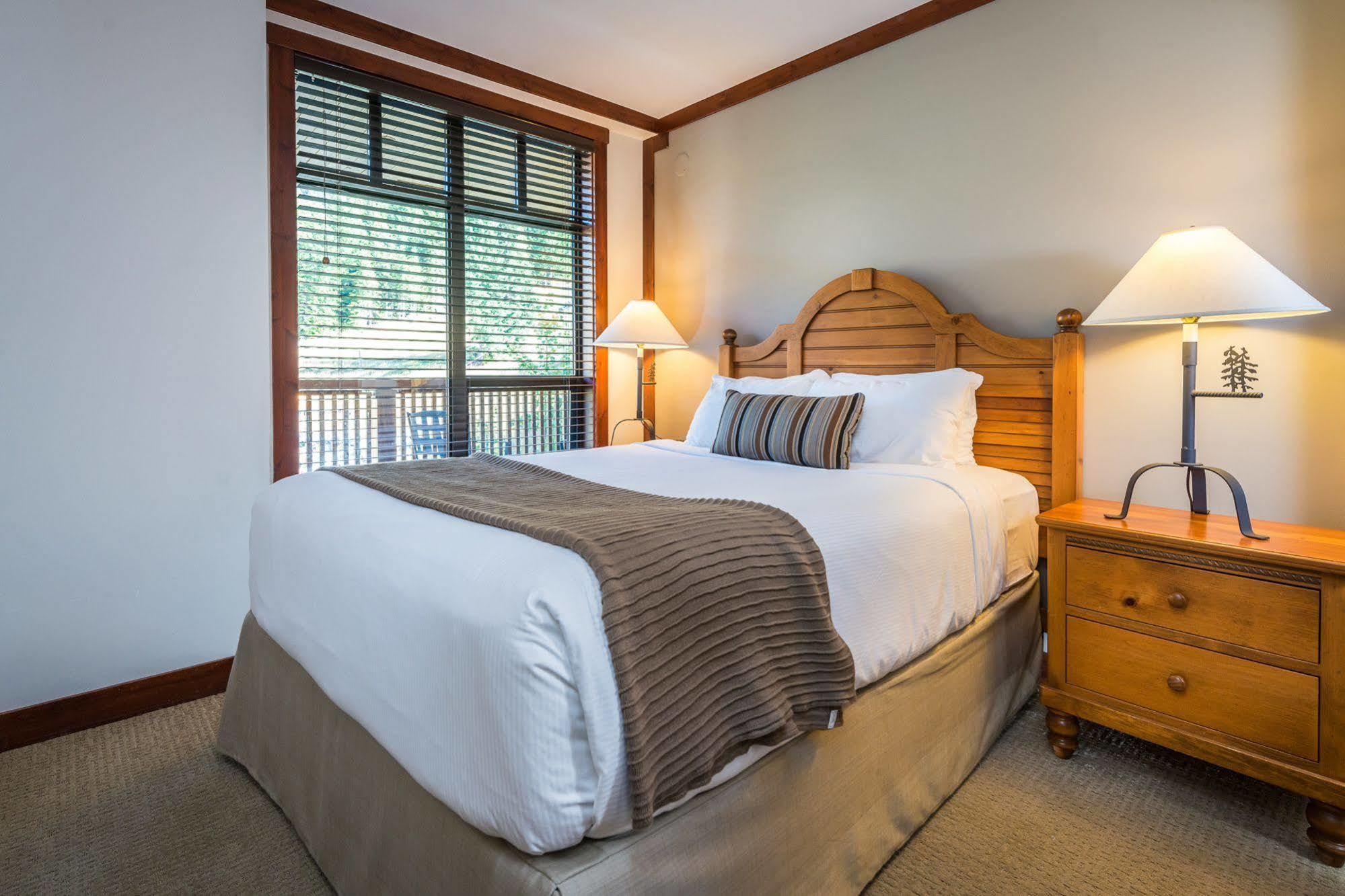 First Tracks Lodge Whistler Exteriér fotografie