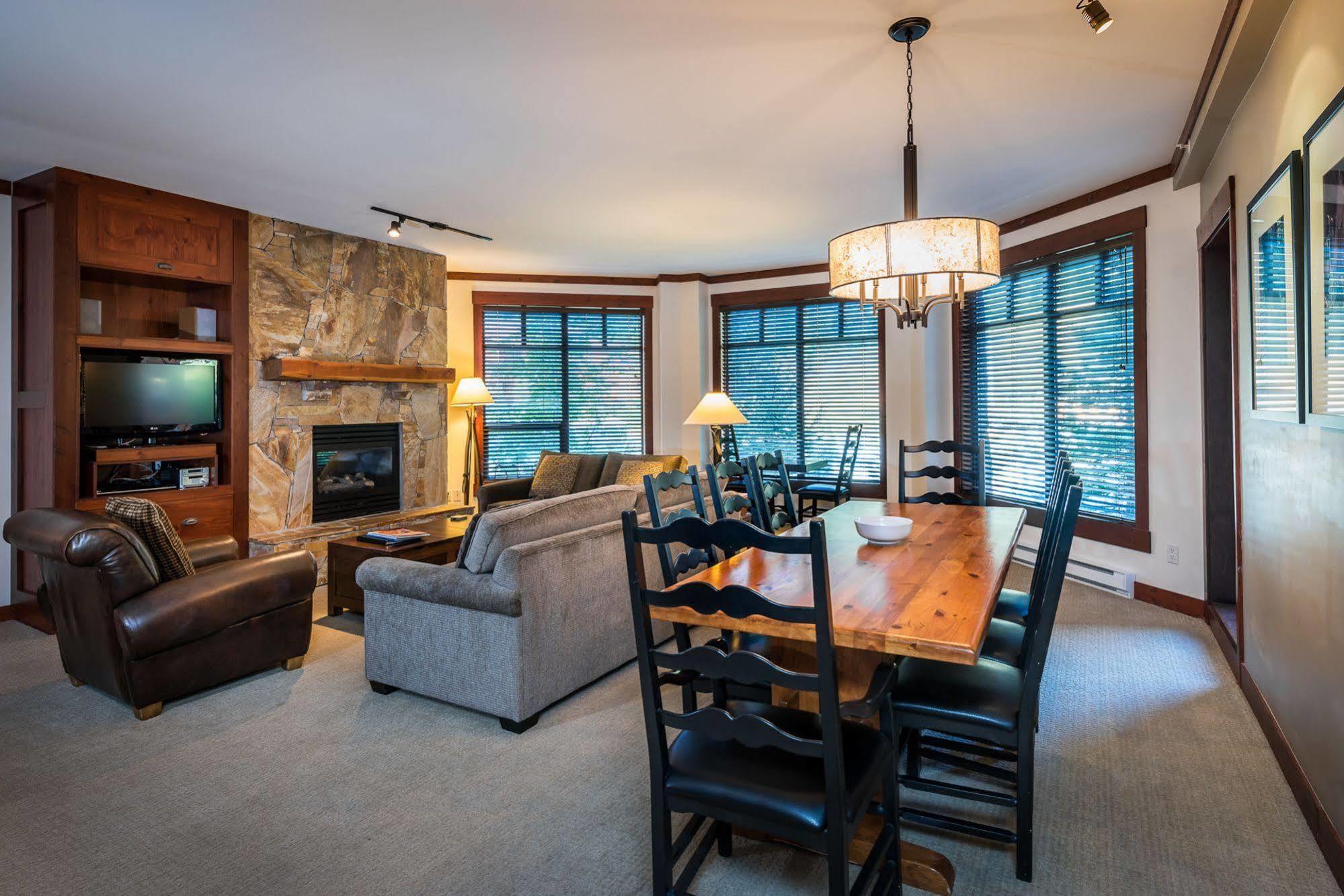 First Tracks Lodge Whistler Exteriér fotografie