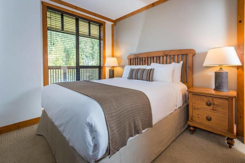 First Tracks Lodge Whistler Exteriér fotografie